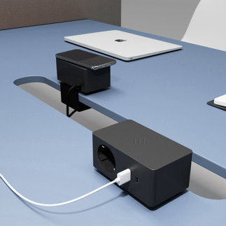 VersaQW USB pistorasia, musta